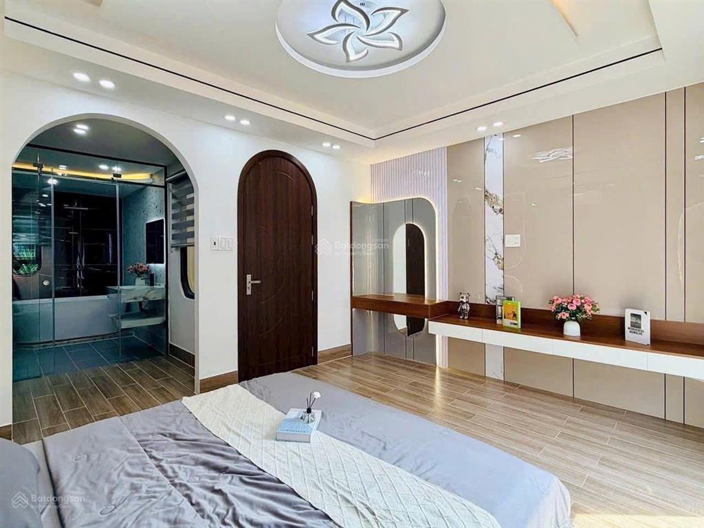 Nhà giá siêu ngộp tại nam kỳ khởi nghĩa p6 q3. giá 4,5 tỷ. dt 60m2. 3pn 4wc. 3tầng. sổ hồng riêng