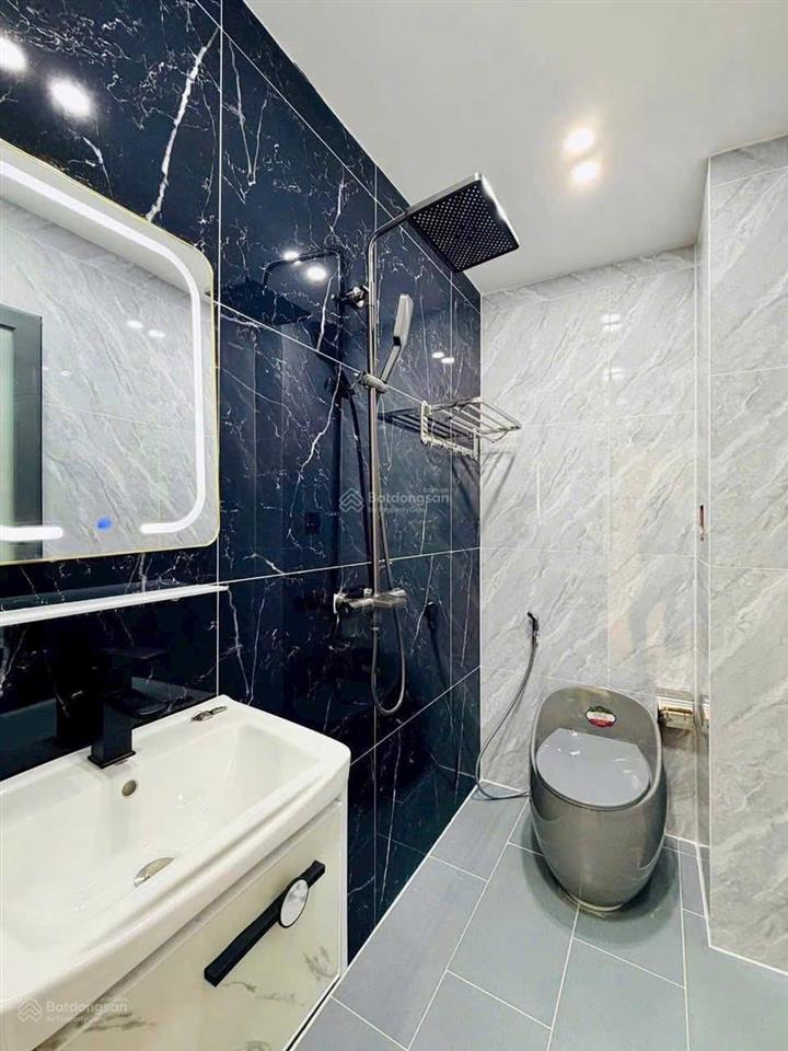 Nhà giá siêu ngộp tại nam kỳ khởi nghĩa p6 q3. giá 4,5 tỷ. dt 60m2. 3pn 4wc. 3tầng. sổ hồng riêng