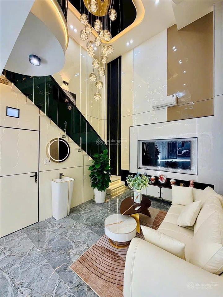 Nhà giá siêu ngộp tại nam kỳ khởi nghĩa p6 q3. giá 4,5 tỷ. dt 60m2. 3pn 4wc. 3tầng. sổ hồng riêng