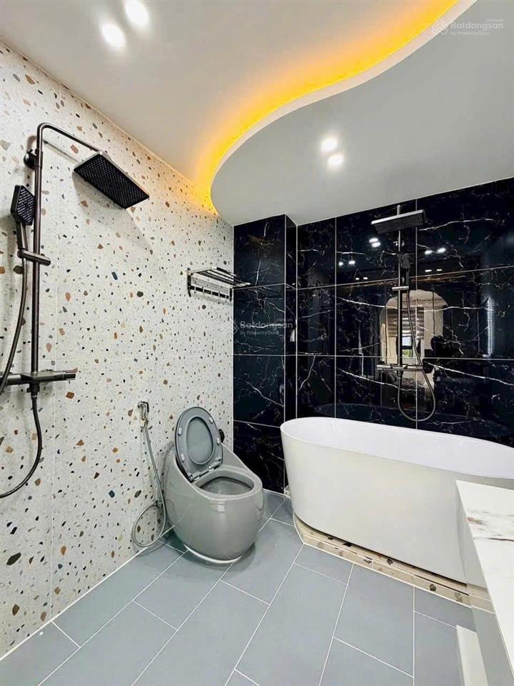 Nhà giá siêu ngộp tại nam kỳ khởi nghĩa p6 q3. giá 4,5 tỷ. dt 60m2. 3pn 4wc. 3tầng. sổ hồng riêng