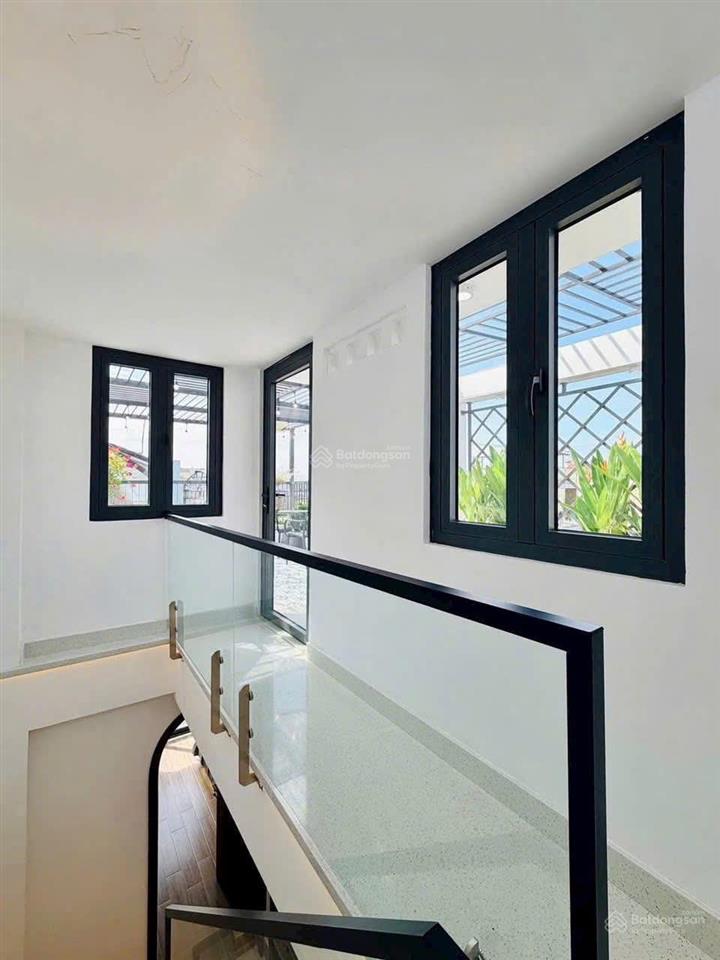 Nhà giá siêu ngộp tại nam kỳ khởi nghĩa p6 q3. giá 4,5 tỷ. dt 60m2. 3pn 4wc. 3tầng. sổ hồng riêng