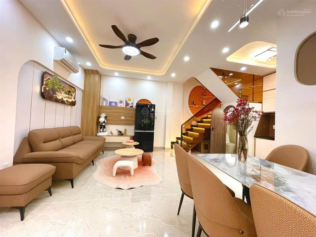 Cần bán gấp nhà gần mặt tiền đường phan văn trị p.5 b.thạnh. giá3,35 tỷ. dt69.55m2. sổ hồng riêng