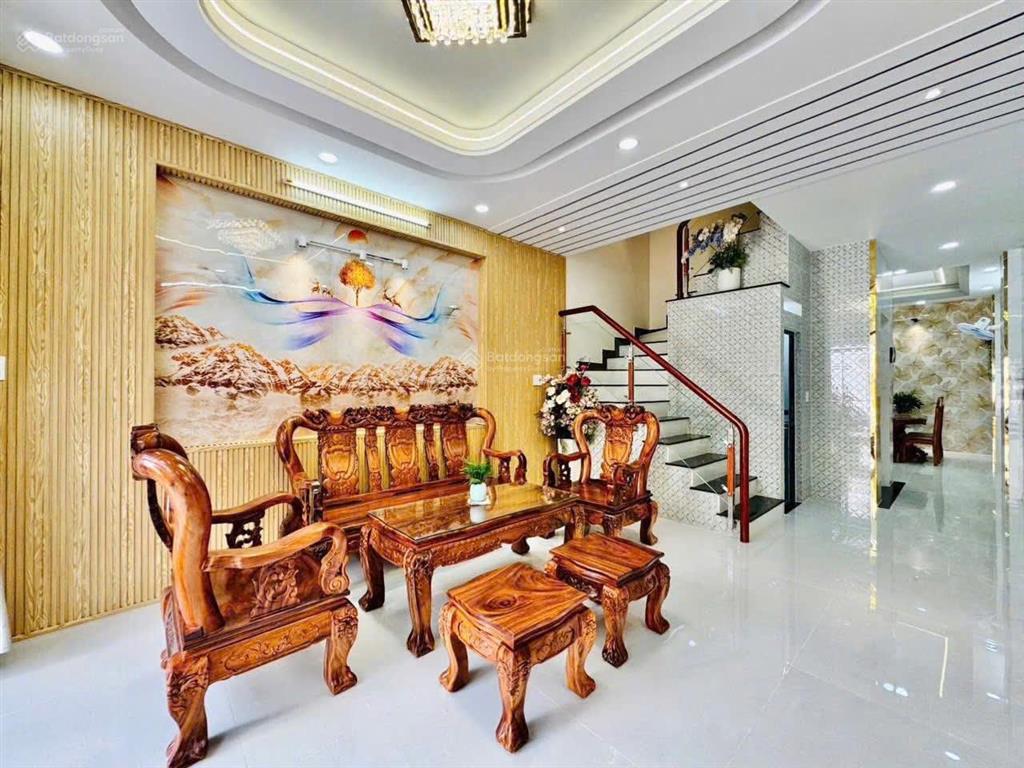 Nhà có thang máy giá siêu rẻ tại trần quốc toản q.3. giá3,8 tỷ. dt80m2. 4pn. 4tầng. sổ hồng riêng