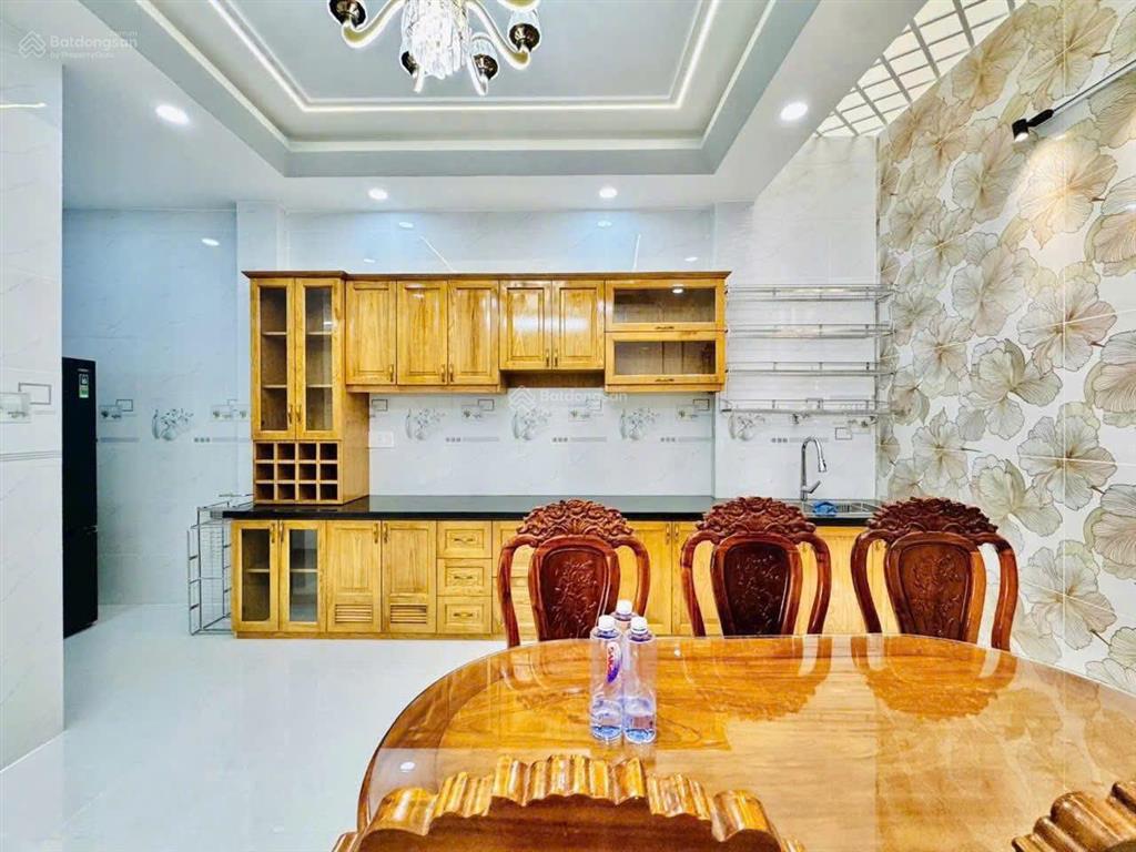 Nhà có thang máy giá siêu rẻ tại trần quốc toản q.3. giá3,8 tỷ. dt80m2. 4pn. 4tầng. sổ hồng riêng