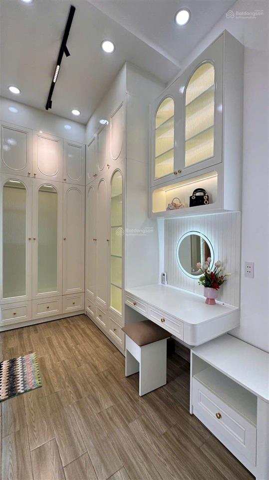 6.8 tỷ, 3 tầng 109m sử dụng, 4pn 4wc đúc kiên cố tặng full nội thất, huỳnh tấn phát tân phú q7