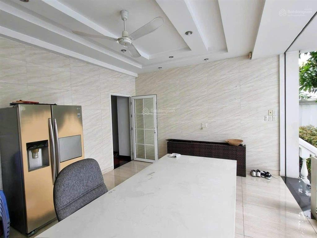 Nhà cho thuê 2 mặt tiền đường số 7