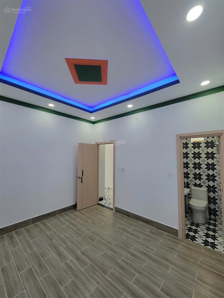 Bán nhà ngay chợ mỹ hạnh nam đường gò hưu
