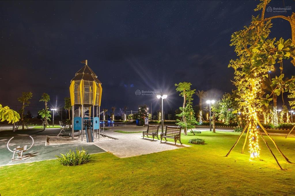 Trực tiếp chủ nhà bán lô góc 2 mặt tiền 184m2 đối diện công viên cạnh khu biệt thự regal victoria