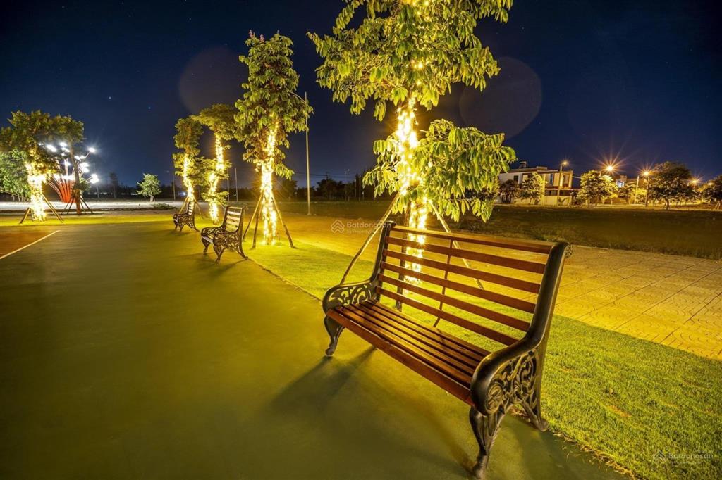 Trực tiếp chủ nhà bán lô góc 2 mặt tiền 184m2 đối diện công viên cạnh khu biệt thự regal victoria