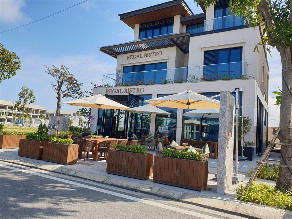 Trực tiếp chủ nhà bán lô góc 2 mặt tiền 184m2 đối diện công viên cạnh khu biệt thự regal victoria