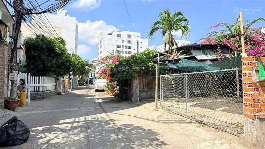 Đất mặt tiền đ. sao biển, bắc nha trang  đường rộng 6m, ngang 8m cách biển 200m giá 21,5 tỷ