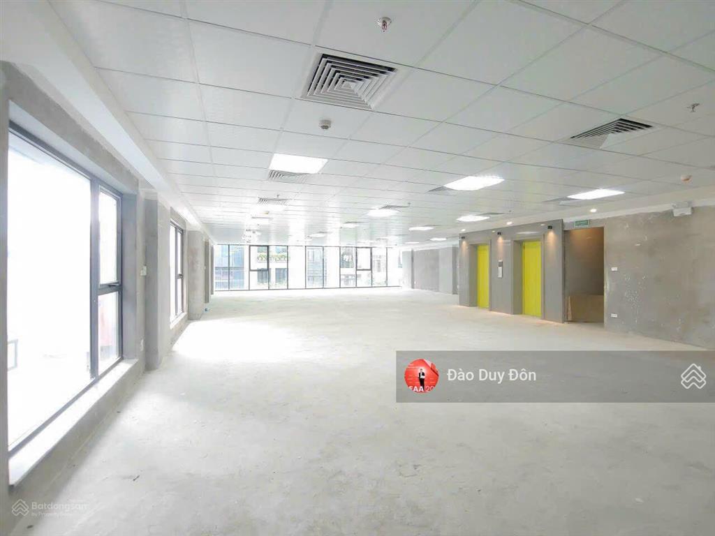 Cho thuê mbkd phố vũ phạm hàm dt 350m2 mt 20m giá thuê 160tr/tháng, kd mọi mô hình, thông sàn