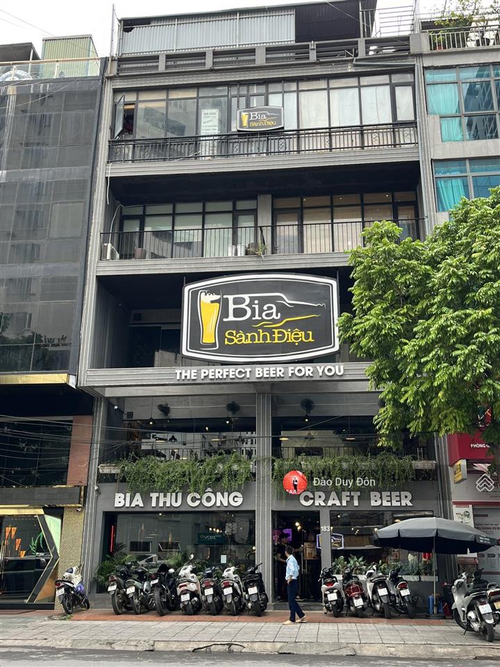 Cho thuê nhà mặt phố liễu giai dt 70m2 x 5t mt 8,5m thông sàn, vị trí đắc địa, nhận diện tốt