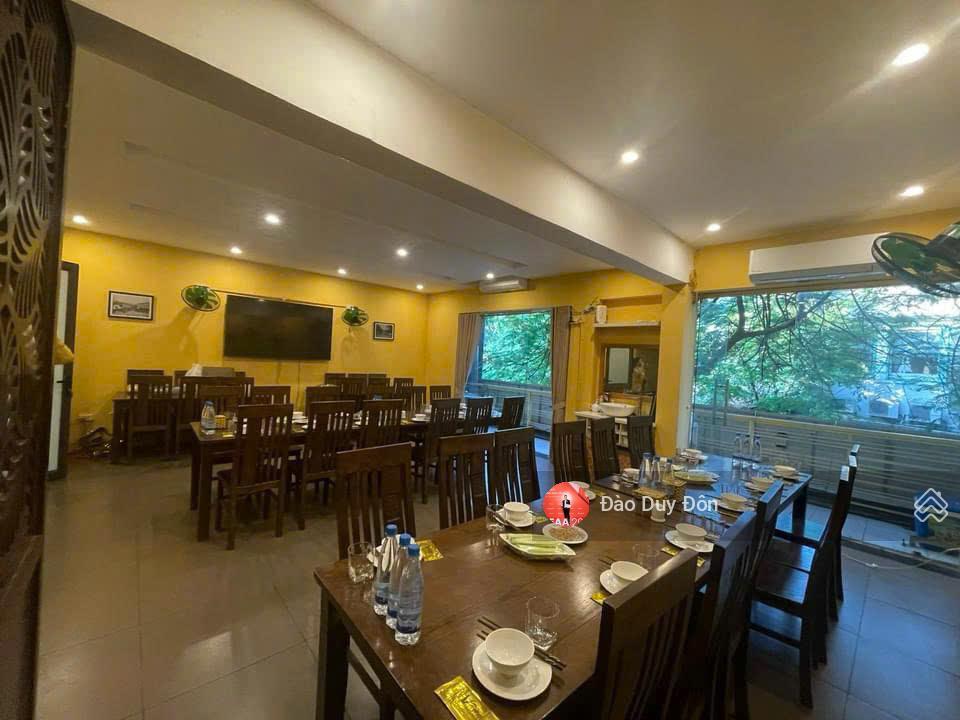 Cho thuê nhà mặt phố nguyễn sơn dt 60m2 x 2 tầng mt 8m vỉa hè rộng rãi, thông sàn, mọi mô hình