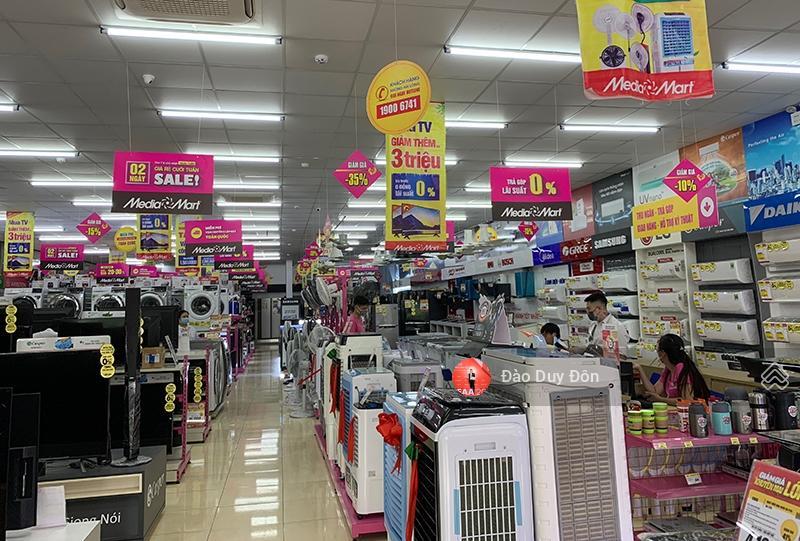 Cho thuê nhà mặt phố dịch vọng hậu dt 100m2 mt 10m, thông sàn, vỉa hè rộng, kd mọi mô hình