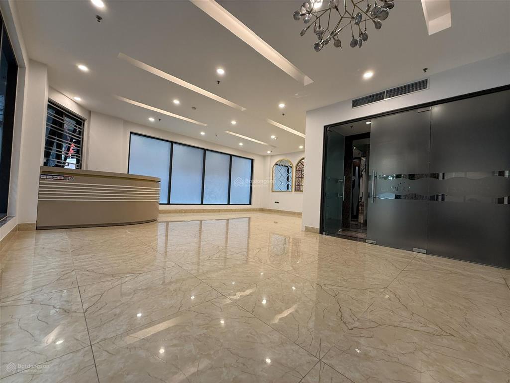 Nhà riêng cho thuê 3 tầng phù hợp văn phòng, spa, studio số 6 ngõ 68 ngụy như kon tum, thanh xuân