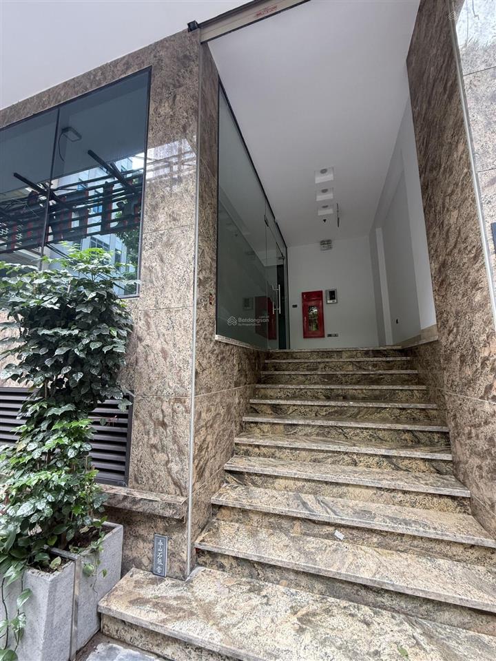 Nhà riêng cho thuê 3 tầng phù hợp văn phòng, spa, studio số 6 ngõ 68 ngụy như kon tum, thanh xuân