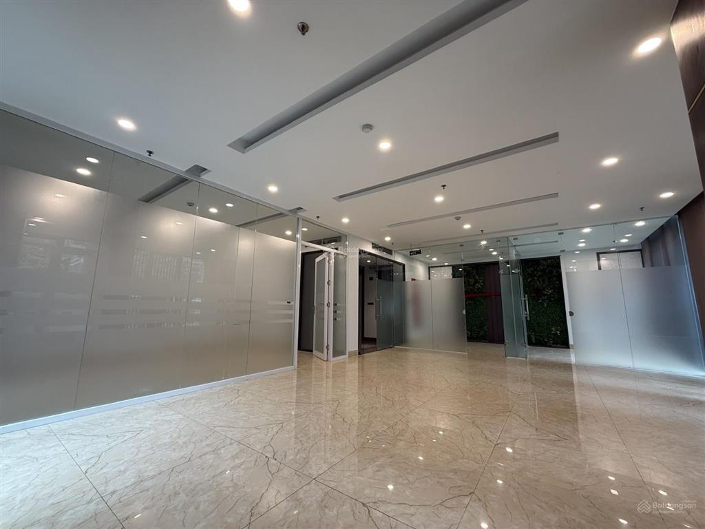 Nhà riêng cho thuê 3 tầng phù hợp văn phòng, spa, studio số 6 ngõ 68 ngụy như kon tum, thanh xuân