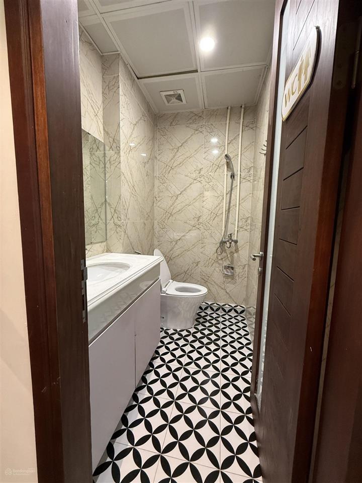 Nhà riêng cho thuê 3 tầng phù hợp văn phòng, spa, studio số 6 ngõ 68 ngụy như kon tum, thanh xuân
