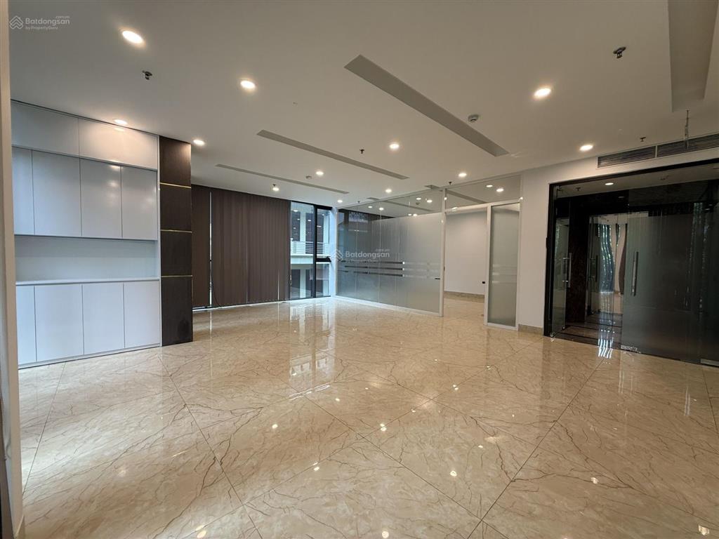Nhà riêng cho thuê 3 tầng phù hợp văn phòng, spa, studio số 6 ngõ 68 ngụy như kon tum, thanh xuân