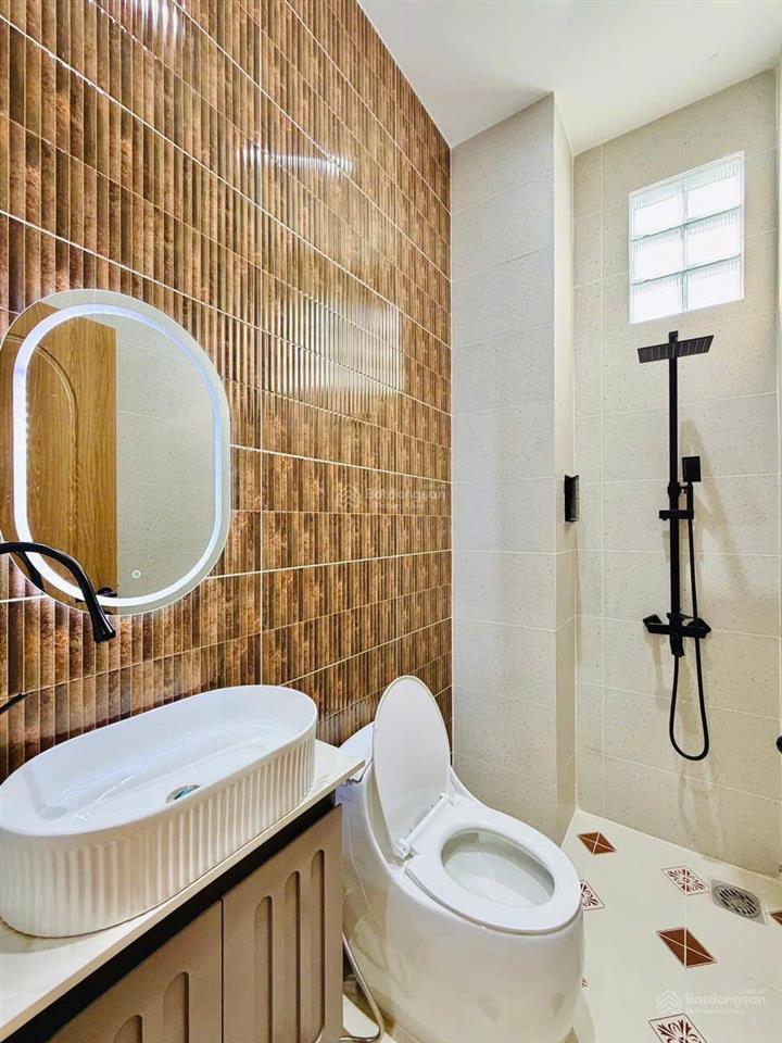 Nhà mới thiết kế hiện đại lò gốm, 60m2, 5 tầng đúc, 4 pn 4wc có sân thượng, hẻm 6m xe tải tới cửa