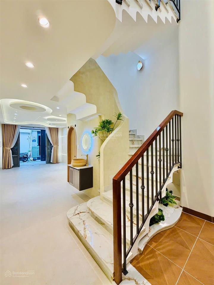 Nhà mới thiết kế hiện đại lò gốm, 60m2, 5 tầng đúc, 4 pn 4wc có sân thượng, hẻm 6m xe tải tới cửa