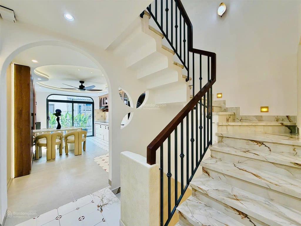 Nhà mới thiết kế hiện đại lò gốm, 60m2, 5 tầng đúc, 4 pn 4wc có sân thượng, hẻm 6m xe tải tới cửa