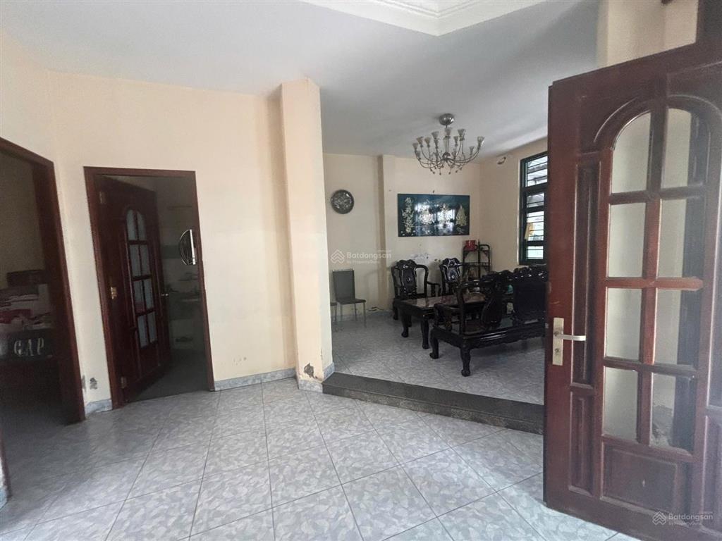 Biệt thự yên thế, phường 2, quận tân bình. dt 14 x 14m. 196m2. giá 21 tỷ