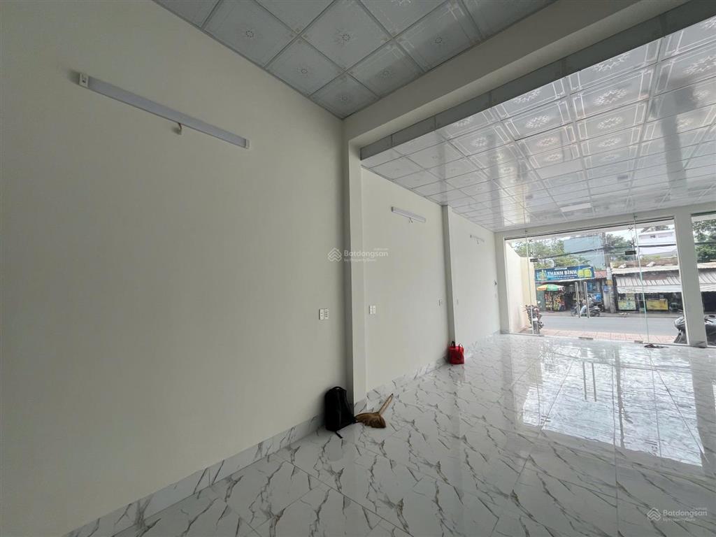 Sang nhượng mặt bằng 406 hoàng hữu nam  ngay mặt tiền đường  có thể làm cửa hàng hoặc kho