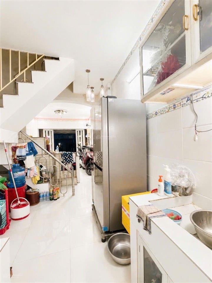 Bán nhà chiến lược, dt 3,3x10 hẻm xe hơi 6m gần hương lộ 2 chỉ nhỉnh 3 tỷ