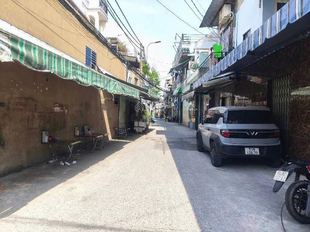 Nhà 2 lầu mới xây đường số 5, dt 25m và vào ở ngay  hẻm oto  giáp tân phú  giá nhỉnh 3 tỷ