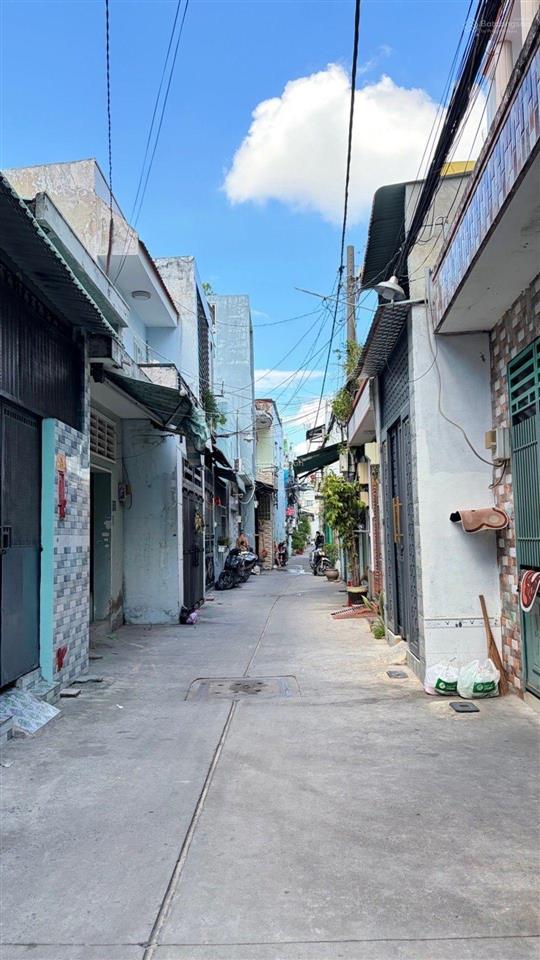 Bán nhà lũy bán bích, dt 32m, 2 tầng hxh 3m, nhà đẹp giá nhỉnh 3 tỷ
