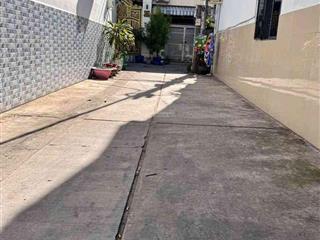 Nhà đẹp ngay ngã tư bốn xã, 3 tầng, dt 3x11, nở hậu chỉ nhỉnh 4 tỷ