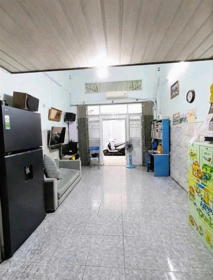 Đổi nhà lớn hơn nên bán nhà riêng đường hương lộ 2, bình trị đông 3,4 tỷ 30,5 m2 shr