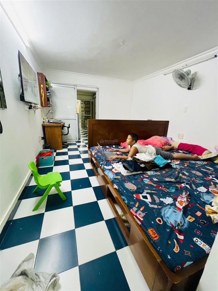 Bán nhà tập thể tầng 1 láng hạ. 2 thoáng trước sau. ô tô tránh vỉa hè. 70m2, 3 ngủ, kinh doanh đỉnh