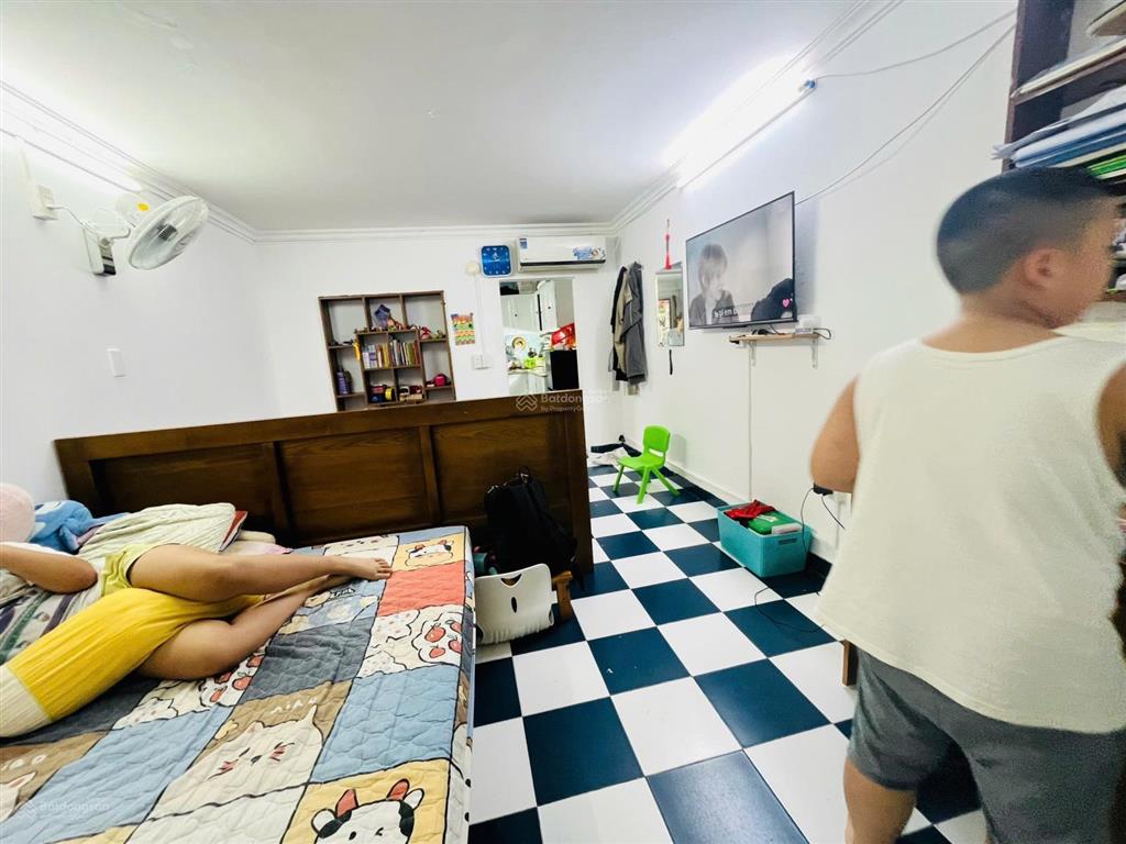 Bán nhà tập thể tầng 1 láng hạ. 2 thoáng trước sau. ô tô tránh vỉa hè. 70m2, 3 ngủ, kinh doanh đỉnh