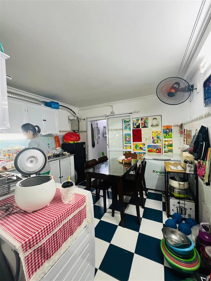 Bán nhà tập thể tầng 1 láng hạ. 2 thoáng trước sau. ô tô tránh vỉa hè. 70m2, 3 ngủ, kinh doanh đỉnh