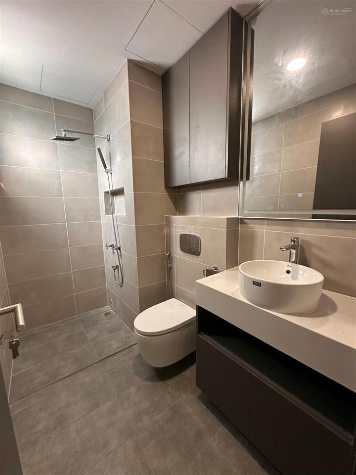 Căn hộ 2pn đẹp như khách sạn view sông, chỉ xách vali vào ở