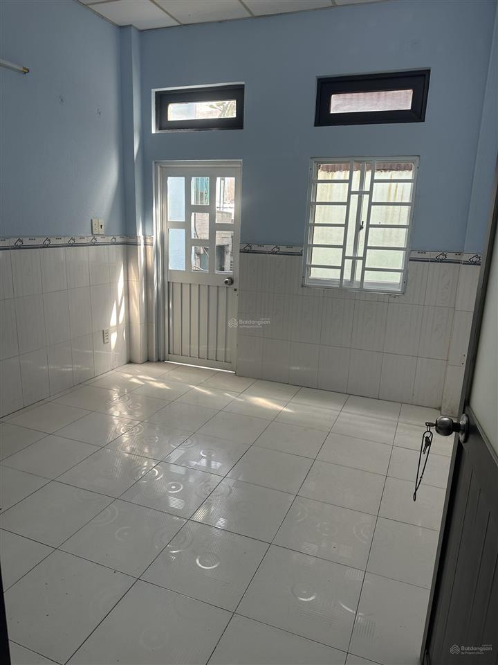 Bán nr 2pn, 1wc tại 1168/24a, đường 3/2, phường 12, quận 11, 2,8 tỷ vnd, 18m2