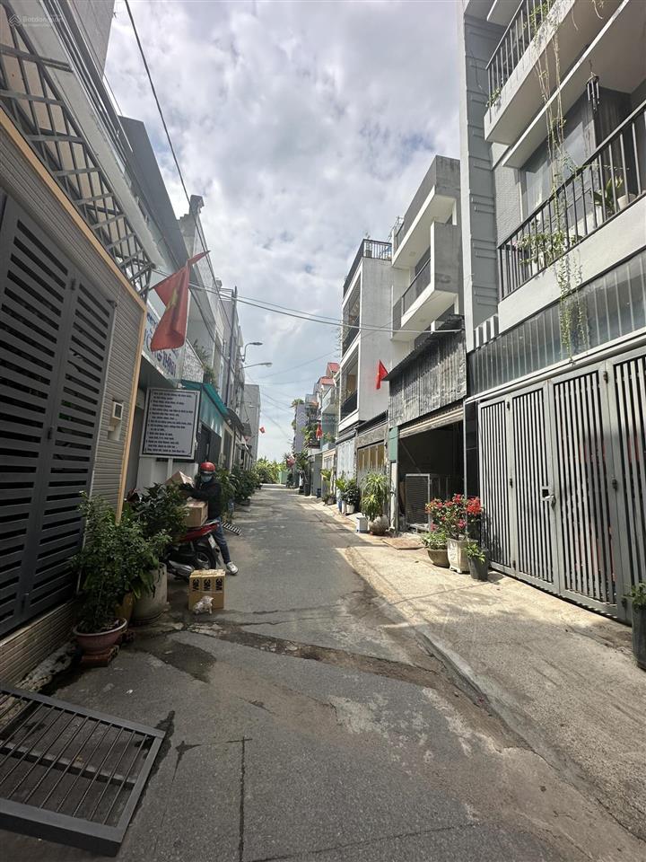 Bán nhà sát bên vạn phúc city, đường 5m xe hơi vào nhà, dt 65m2 5x15 3pn cách 500m ra quốc lộ 13
