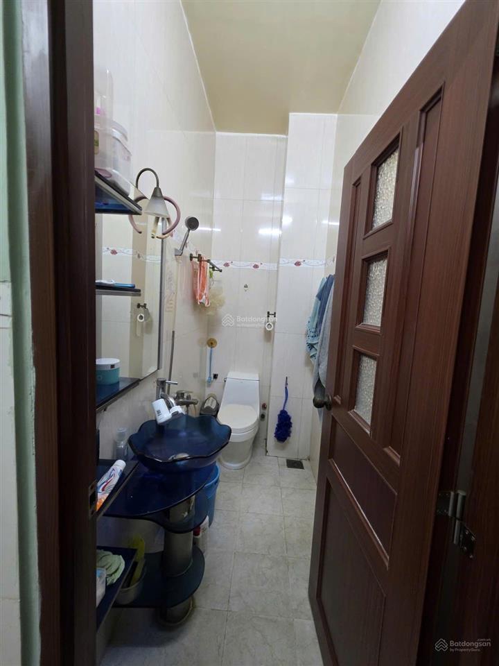 Hàn hải nguyên quận 11 giáp q5 q10  dt 50m2, cách 1 căn ra ô tô đỗ, sát mt