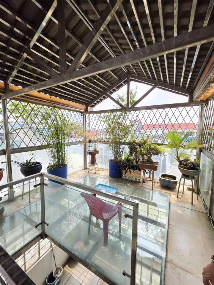 Hàn hải nguyên quận 11 giáp q5 q10  dt 50m2, cách 1 căn ra ô tô đỗ, sát mt