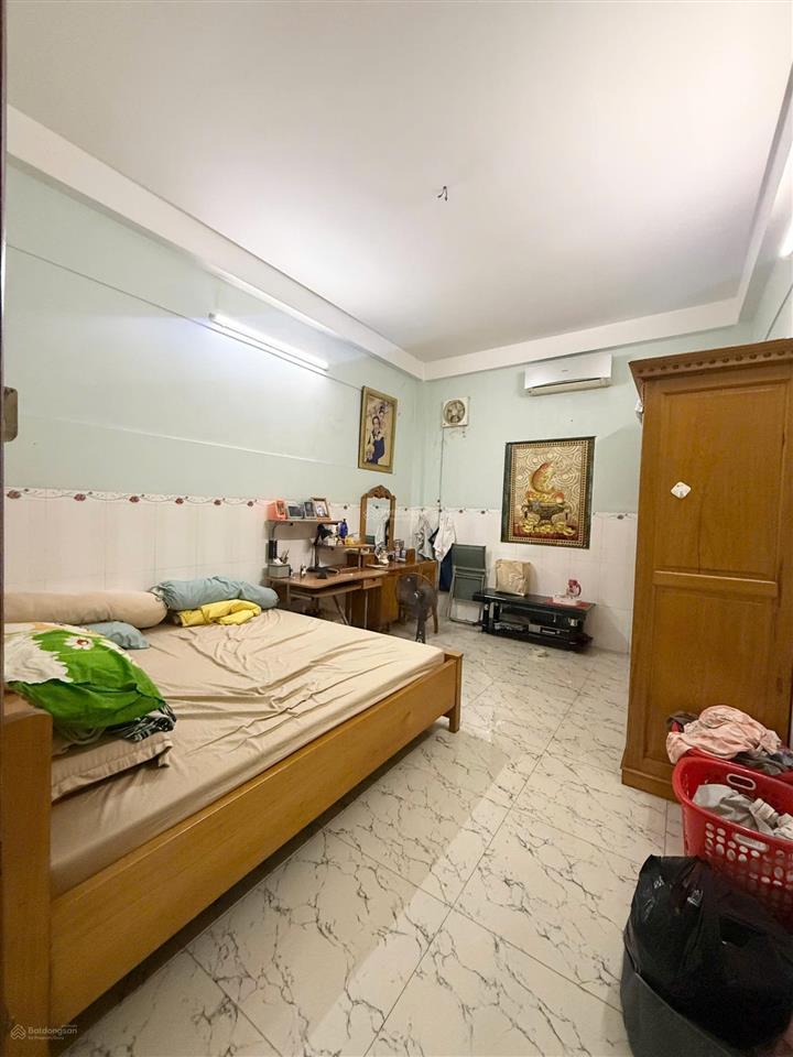 Hàn hải nguyên quận 11 giáp q5 q10  dt 50m2, cách 1 căn ra ô tô đỗ, sát mt