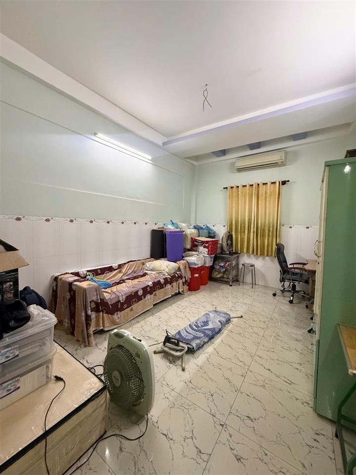 Hàn hải nguyên quận 11 giáp q5 q10  dt 50m2, cách 1 căn ra ô tô đỗ, sát mt