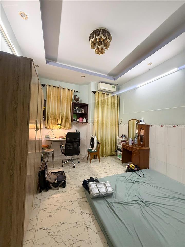 Hàn hải nguyên quận 11 giáp q5 q10  dt 50m2, cách 1 căn ra ô tô đỗ, sát mt