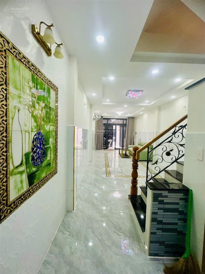 Dt 52 m giá chỉ 11.8 tỷđủờng cộng hoàtân bình nhựa 6 m thông 5 tầng btct.