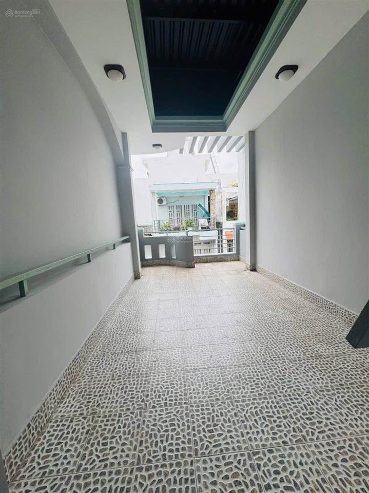 Nhà bán đường hồng đào  hẻm xe hơi  dt 37m²  4 pn
