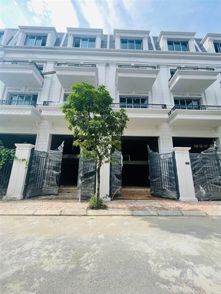 8,8 tỉ 5 tầng 1 tum siêu rẻ tại đông anh