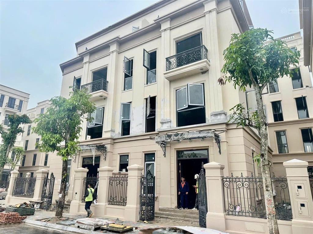 Bán vinhomes global gate lô góc, 196tr/m2, 100m ra hồ lớn 32 héc