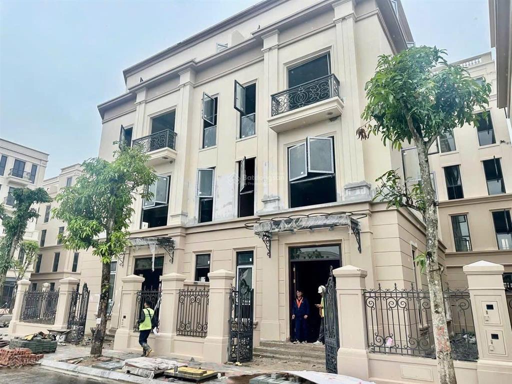 Bán vinhomes global gate lô góc, 196tr/m2, 100m ra hồ lớn 32 héc